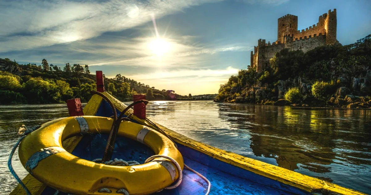 From Lisbon: Tomar, Christ Convent & Almourol Castle Tour